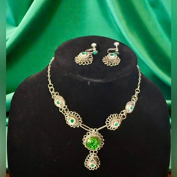 Antique Czech Cannetille Silesian Iron Wirework & Green Glass Demi Parure Set - Picture 6 of 9